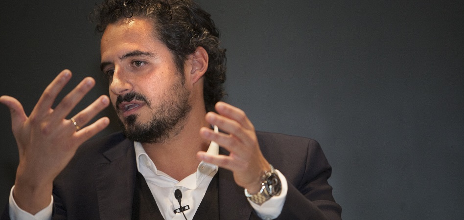 Bestseller asciende a Andr&eacute;s Contreras y lo coloca tambi&eacute;n al frente de EEUU y Canad&aacute;